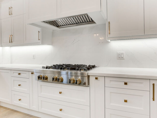 white kitchen cabinets with modern design